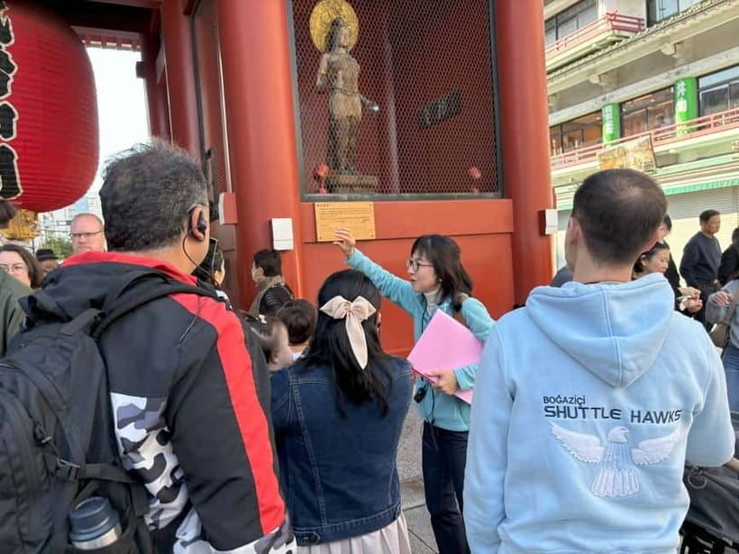 Asakusa: A Big-picture History Walk to Know Japan - Read the dragons at Kaminarimon