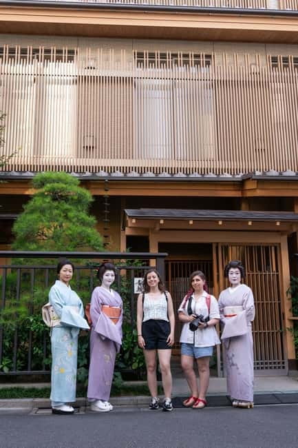 Asakusa: Geisha Performance and Tea House Experience - Entering Miyakodori’s Ozashiki Tea House in Asakusa
