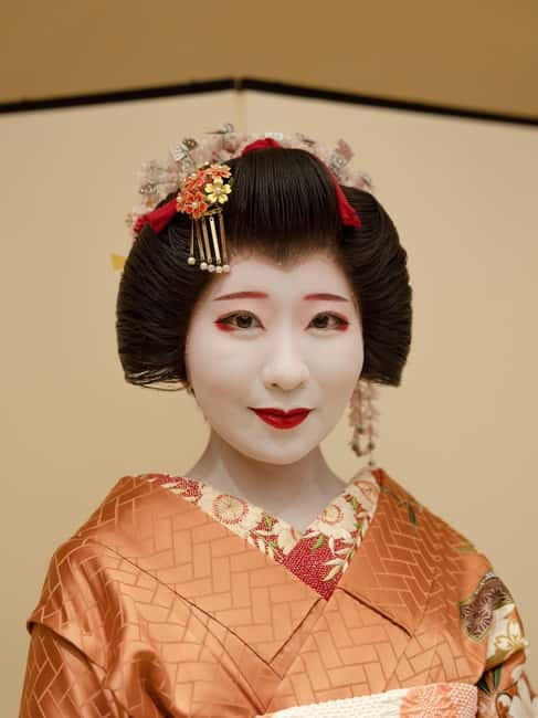 Asakusa: Geisha Performance and Tea House Experience - Who will enjoy this most