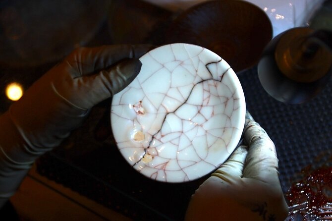 Authentic Pure Gold Kintsugi Workshop with Master Taku in Tokyo - Option A: traditional natural lacquer and gold