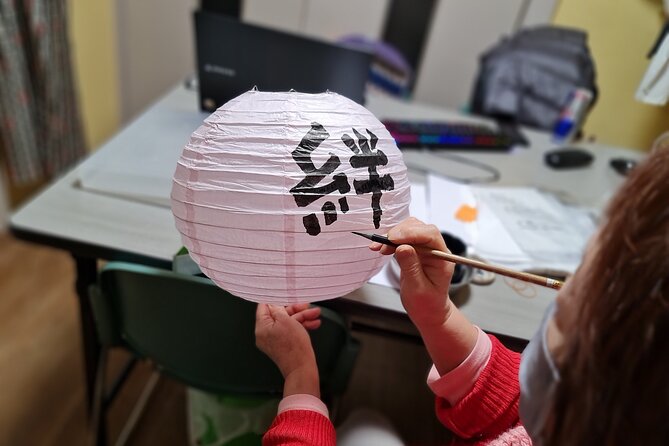 Calligraphy on T-shirt or lantern near Skytree Tokyo - Sketching first makes the activity approachable