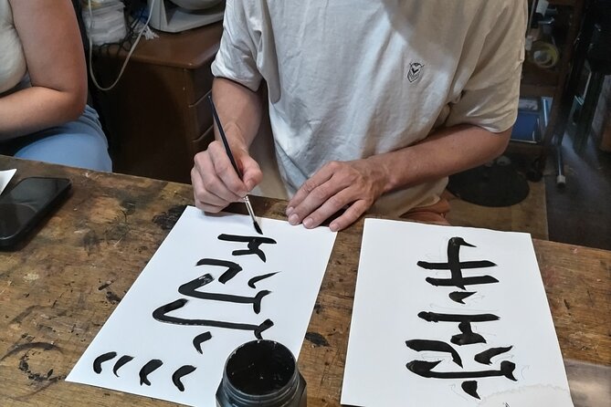 Calligraphy on T-shirt or lantern near Skytree Tokyo - Choosing your shirt, character, and ink