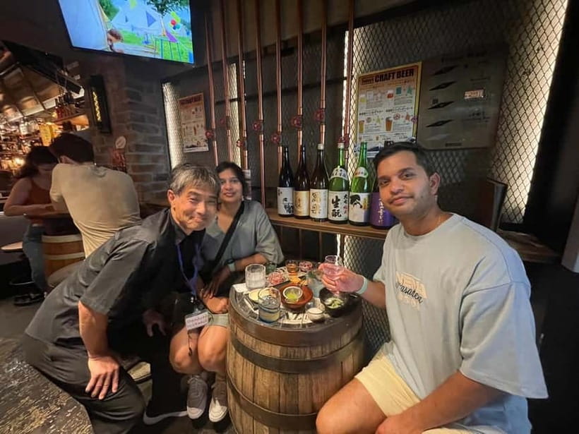 Casual Japanese sake tasting and snack experience, Kabukicho - Language, pace, and the role of the guide