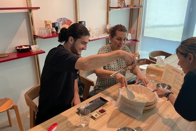 Cozy Tokyo Class: Ramen, Sushi, Sake Pairing & Cultural Exchange - Why a Tokyo cooking class can be worth your time