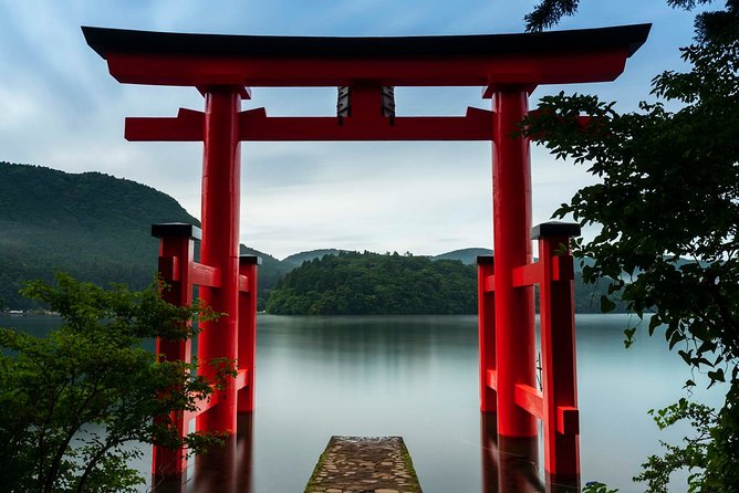 Custom Private Tour in Hakone with a Certified Local Guide - Lunch, walking, and the optional hot spring