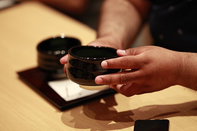 EDOCCO Tea House–A Quick Dive into Japanese Traditional Culture - Writing Japanese calligraphy with a brush