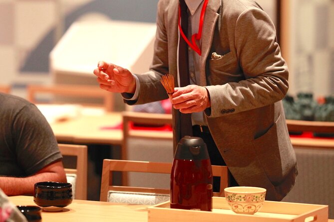 EDOCCO Tea House–A Quick Dive into Japanese Traditional Culture - Folding paper into origami