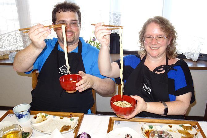 Experience all of Japanese culture and Japanese food experience classes "origami, udon, Japanese food, green tea, calligraphy" in 4 hours - Meeting Taka at JR Omori Station