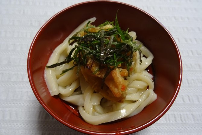 Experience all of Japanese culture and Japanese food experience classes "origami, udon, Japanese food, green tea, calligraphy" in 4 hours - Origami First: A Gentle Start