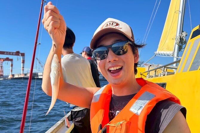 Fishing with Mt. Fuji Views and Japanese Home Cooking Experience - Keeping an eye out for Mount Fuji
