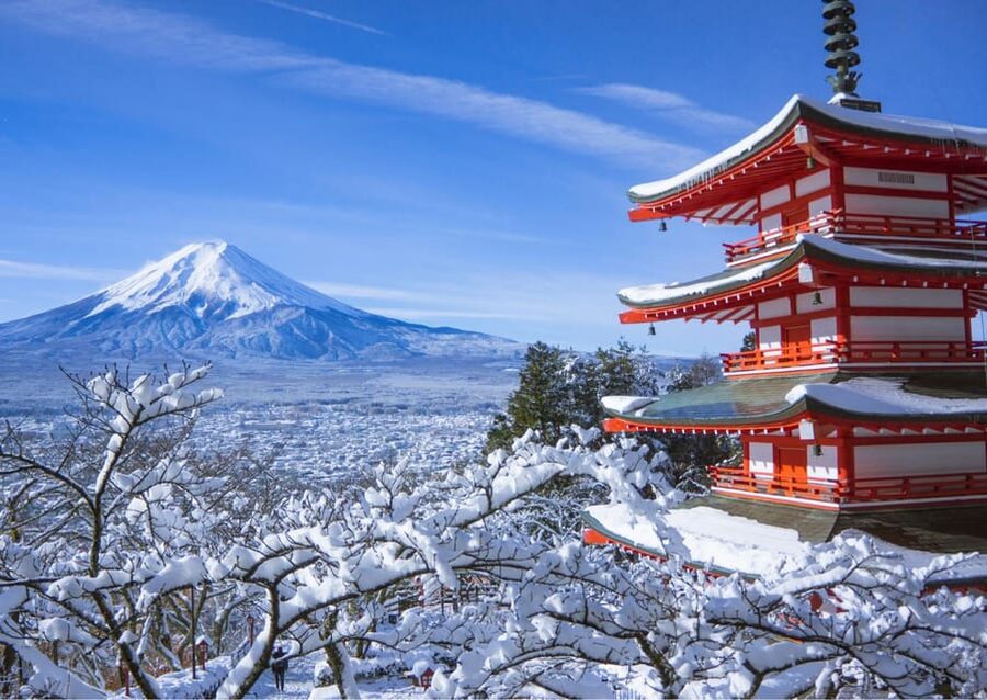 From Tokyo: Fuji Mountain Area - FujiQ - Lake Kawaguchiko - Chureito Pagoda - Fujiyoshida and the approach to Chureito