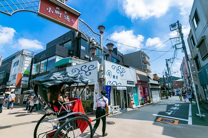 From Tokyo: Kamakura & Enoshima 1-Day Bus Tour - Finding quiet corners at Hasedera Temple