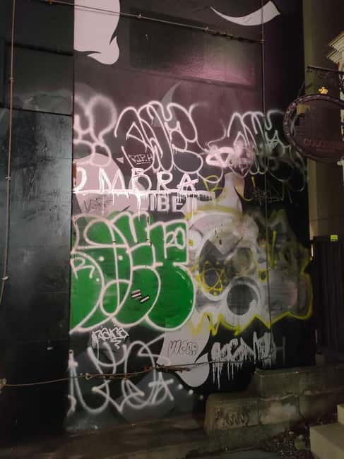 Graffiti in Tokyo Walking Tour: Shibuya and Harajuku - Meeting at Manhattan Records in Shibuya