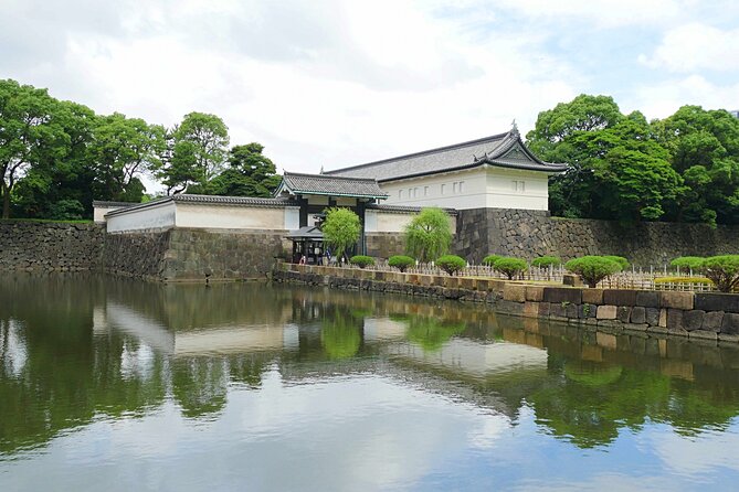 Imperial Palace East Garden and Edo Castle Walking Tour in Tokyo - Ninomaru Garden and the quieter side of the palace grounds