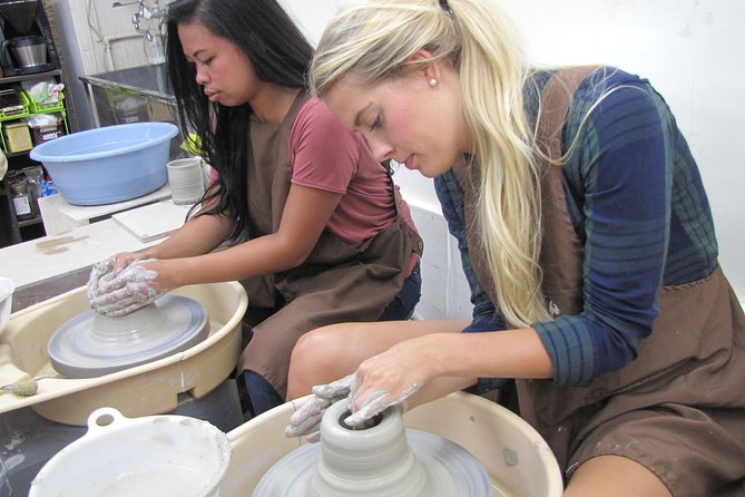 Japanese Pottery Class in Tokyo - Meeting the instructors at Uzumako