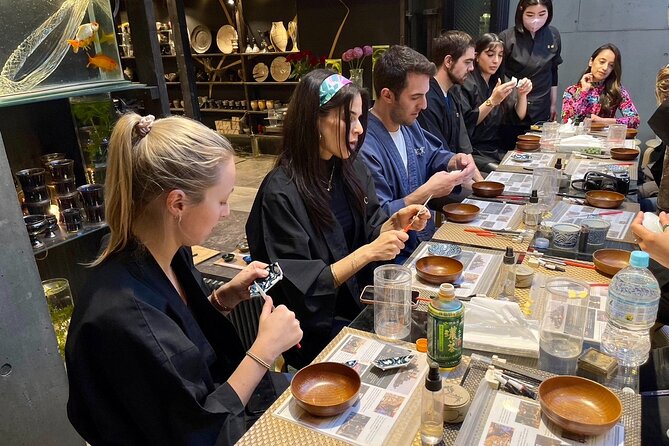 Kintsugi Experience: Art of Golden Joinery in Tokyo - Working on the supplied ceramic plate