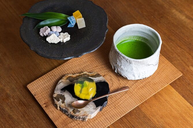 Kintsugi Workshop Class in Shibuya, Tokyo with mon cadeau - Starting with matcha, sweets, and a calmer pace