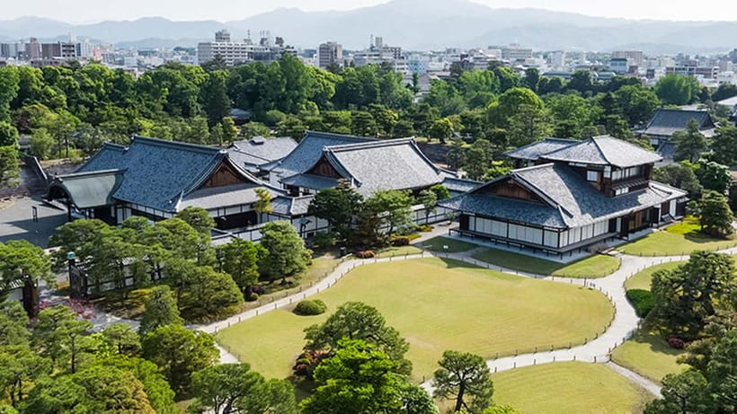 Kyoto: Nijo Castle World Heritage Guided Tour with Admission - Gardens, moats, and koi carp