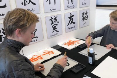 Let’s experience calligraphy in YANAKA, Taito-ku, TOKYO !!