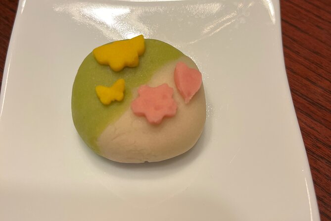 Let's make Wagashi at private home in Yokohama, suburban Tokyo - Who will get the most from this class