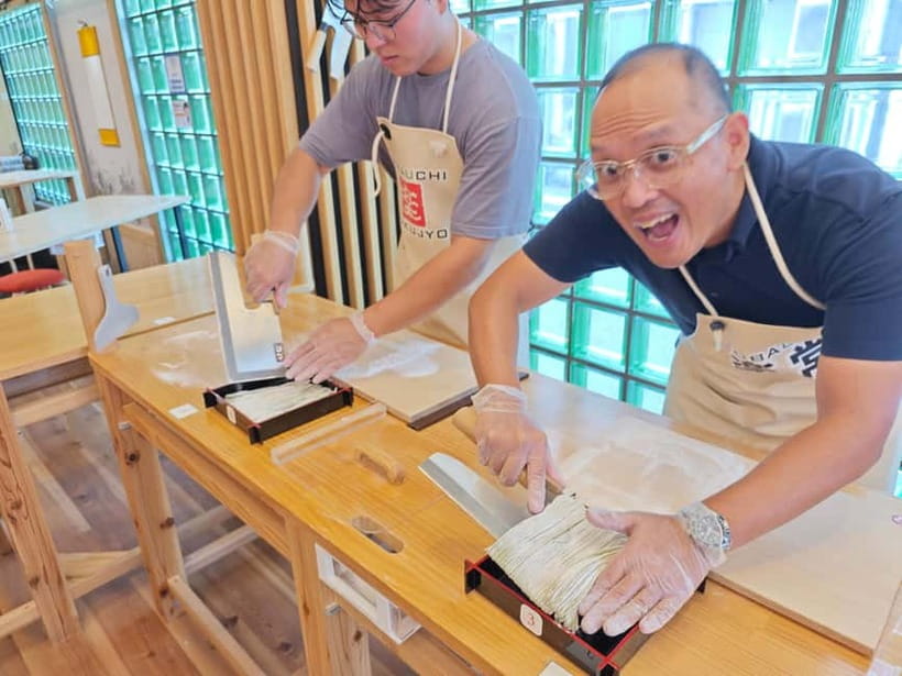 Made from flour in 30min! Ramen-noodle Making Experience! - The Free Drink and Japanese Snack Table