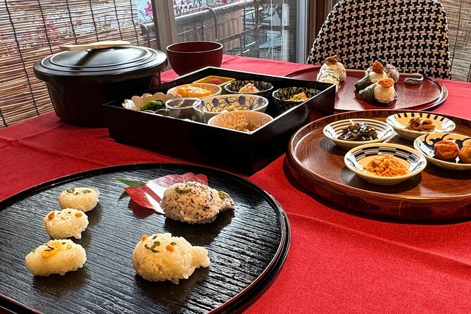 Make Rice Balls and Enjoy a Japanese Home-Style Lunch in Yanaka - From rice and toppings to a finished bento