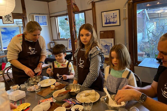 Make Rice Balls and Enjoy a Japanese Home-Style Lunch in Yanaka - More than cooking for families