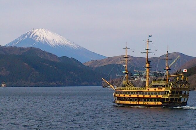 Mount fuji Private Tour - Oshino Hakkai combines water, village scenery, and shopping