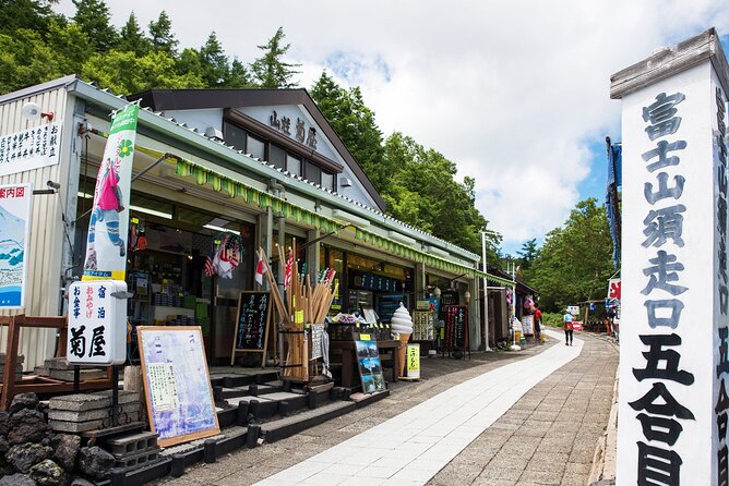 Mt. Fuji 5th, Oshino Hakkai, Onsen Full-Day Trip From Tokyo - Guides, languages, and the group experience