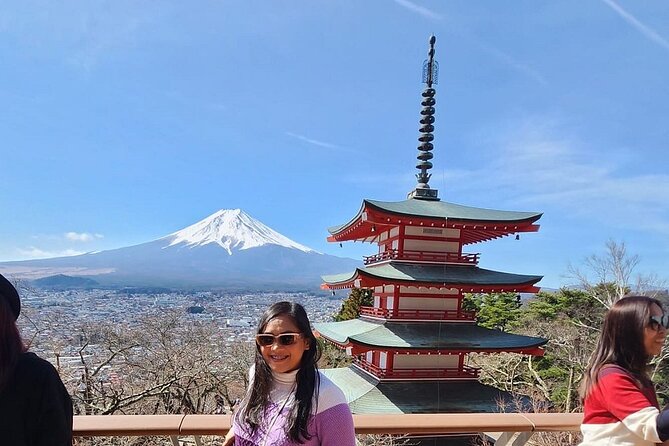 Mt. Fuji Day Trip from Tokyo with English Speaking Driver Guide - Oshino Hakkai, a small village with spring water