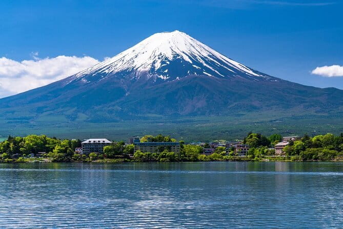 Mt.Fuji day trip with English Speaking Chauffer - Oshino Hakkai and its eight ponds