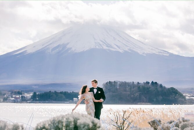 Mt Fuji Exclusive Tour with Private Car English Guide - Oshino Hakkai and the clear spring pools
