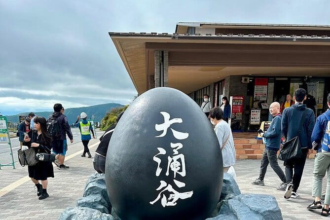 Mt fuji & Hakone customizable day tour w/ English speaking driver - Chureito Pagoda and the famous five-story view