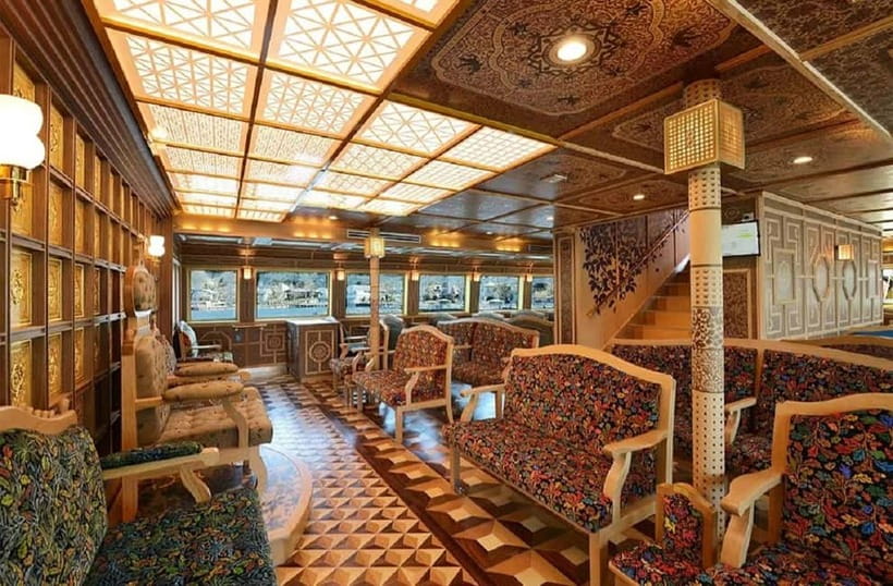 Mt Fuji Hakone/Enoshima Tour:Optional Ropeway/Lake Ashi Boat - Guides, languages, and the shared bus