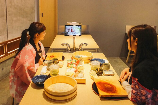 Popular Sushi Making Class near Tokyo Tower - Costumes, photos, and the social side