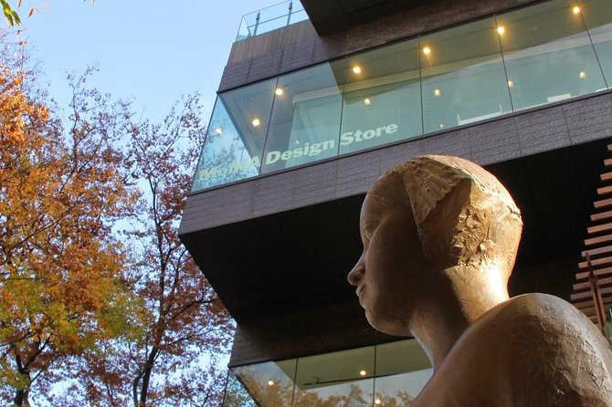 Private Harajuku Omotesando Architecture Walking Tour - A short drink break in a tucked-away cafe