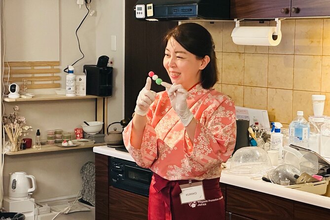Private Mochi Sweets Making class near Shibuya area - Tea, tasting, and the take-home bag