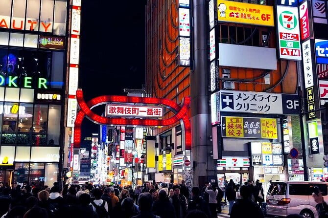 [Private]Shinjuku Golden Gai Bar Hopping w/ Japanese Local Guide - Starting at Omoide Yokocho at 7 pm