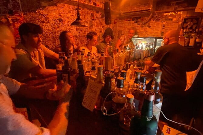 [Private]Shinjuku Golden Gai Bar Hopping w/ Japanese Local Guide - Who will get the most from this night