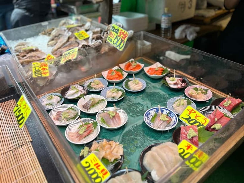 Private Toyosu & Tsukiji Market Adventure with Tuna Auction - What the private guide adds