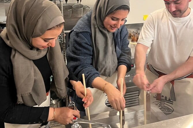Ramen Cooking Class at Lake Kawaguchiko (Short Course) - Boiling Fresh Noodles in a Real Cooker