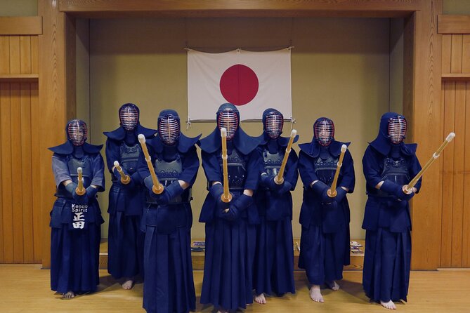 Samurai Experience - Learn Bushido through Kendo, in Tokyo - Putting on the gear and facing an instructor