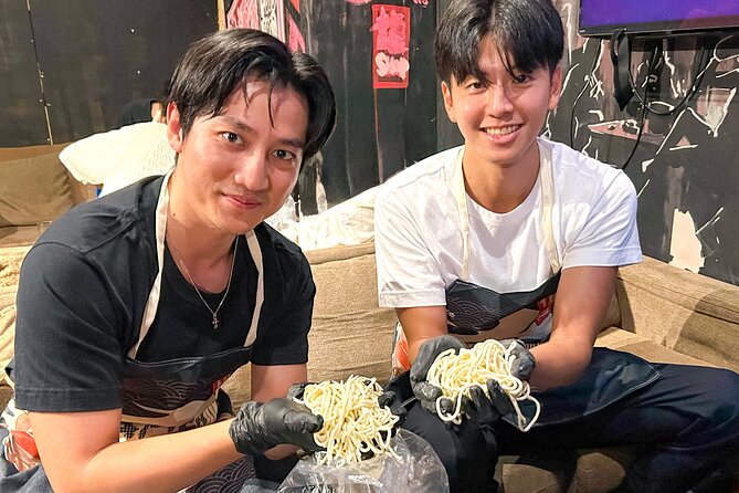 Shibuya: Ramen Dojo Tokyo | Make All 3 (Tonkotsu/Shoyu/Miso) - Chicken chashu before the noodles