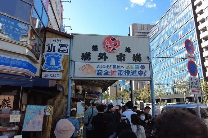 Shinjuku: Food Tour – 15 Dishes & 3 Drinks at 4 Eateries - Kabukicho: a local-style izakaya stop