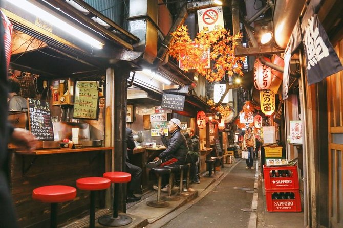 Shinjuku: Golden Gai Food Tour - Ramen with local ordering help