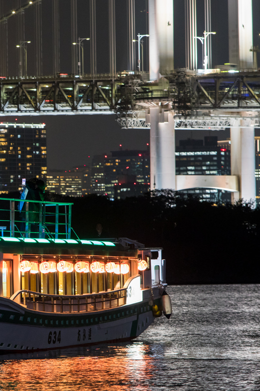 Sumida River: Japanese Traditional Yakatabune Dinner Cruise - Free-flow drinks and table service