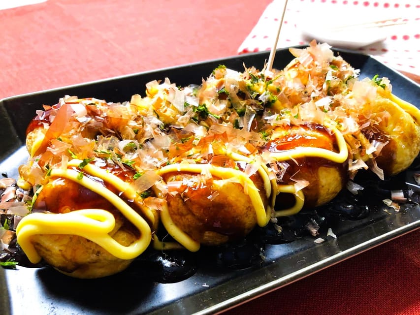 Takoyaki cooking experience in Kabukicho, Shinjuku - Eating the Takoyaki While It Is Hot