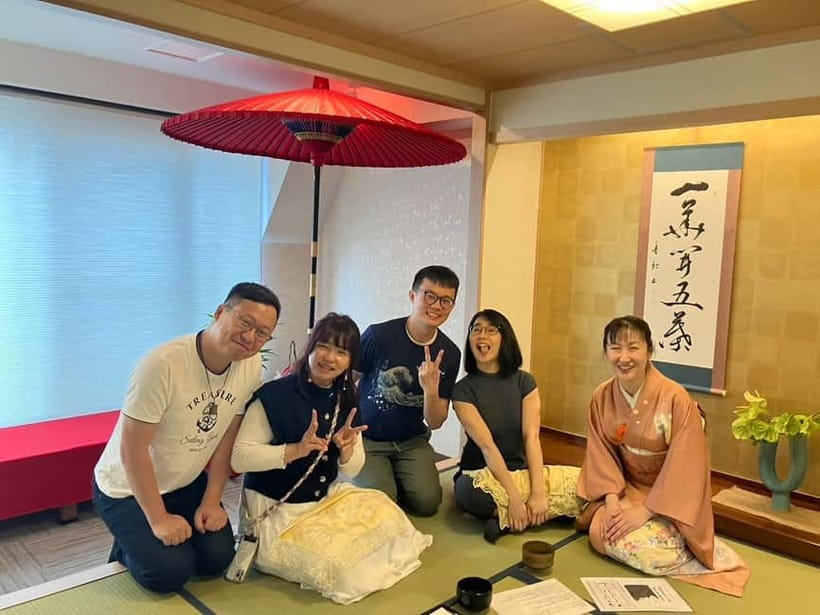 Tea ceremony experience in Japanese-style room 60min - Practical booking advice