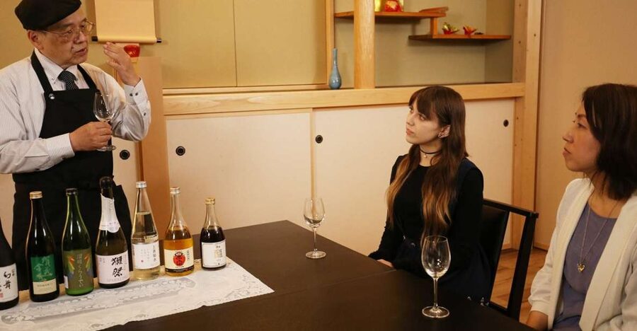 Tokyo: 7 Kinds of Sake Tasting with Japanese Food Pairings - Seven glasses, seven different lessons