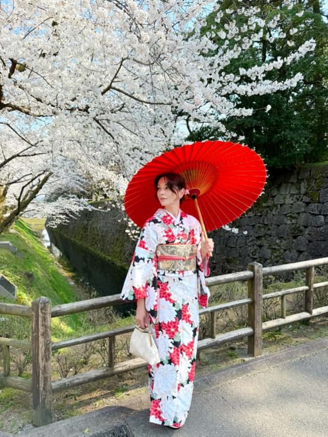 Tokyo Asakusa: Traditional Kimono Rental Experience at Wargo - The Dressing Process and What You Wear